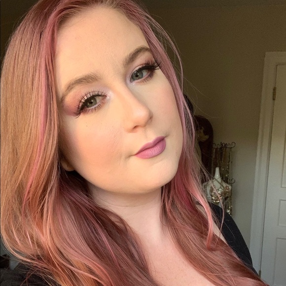 Meet Your Posher, Lauren! - Picture 1 of 6